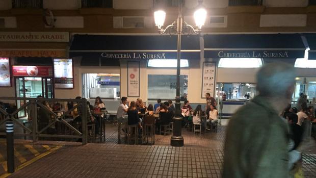 Vecinos del Cristina piden a la Policía que actúe contra los veladores