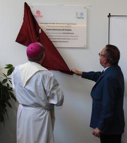 Descubren la placa de inauguración