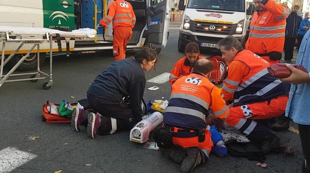 Muere un taxista tras sufrir un infarto y chocar su coche con otro vehículo en la ronda de Pío XII