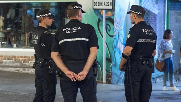 Agentes de la Policía Local de Sevilla, en una imagen de archivo