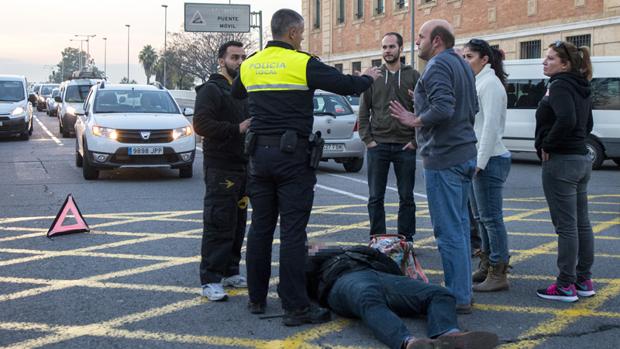 El accidente se ha producido en la avenidad de las Razas de Sevilla