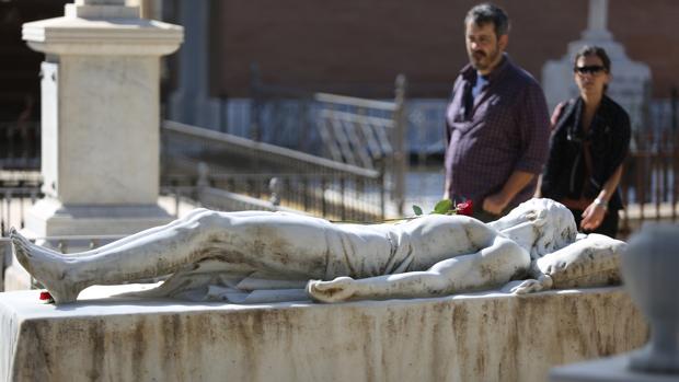 Tumba en el cementerio de San Fernando