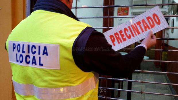 Precintan un bar del Centro de Sevilla tras comprobar la Policía Local que vendía alcohol a menores de edad