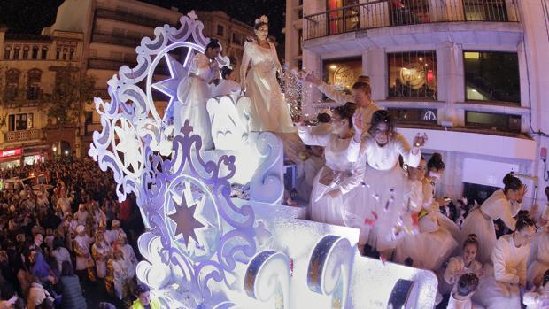 Cabalgata de Reyes 2017: Estrellas, serpentinas y brillos llevaron la magia y la alegría por todo el recorrido