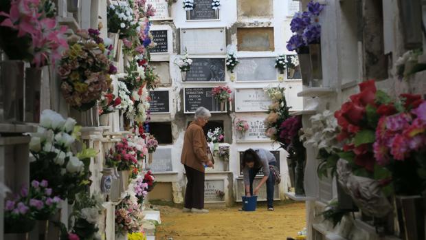 Tumbas en el cementerio de San Fernando