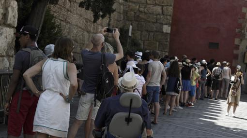 Colas en los Reales Alcázares