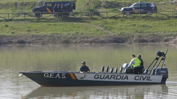 La primera búsqueda de la joven fue en el río