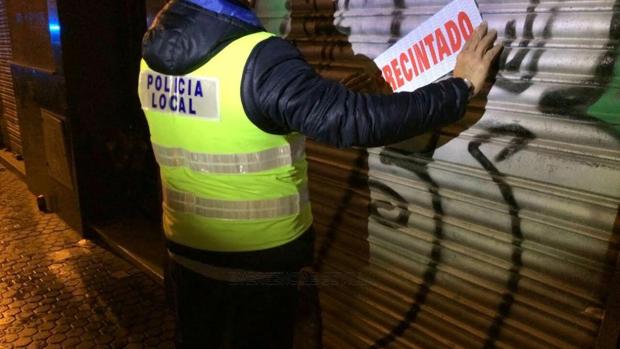 Detenido el dueño de un bar del Centro tras lesionar a dos agentes al impedirles el acceso