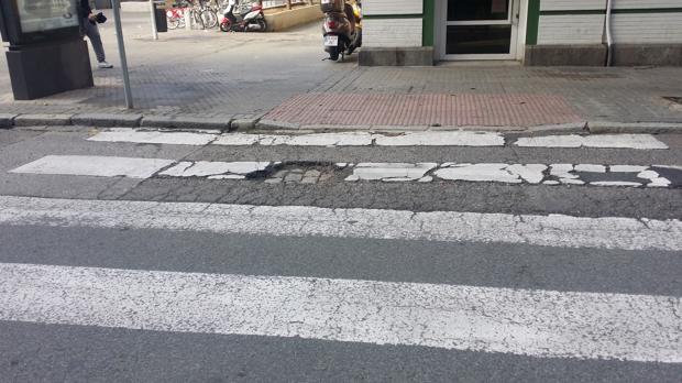 Bache en un paso de cebra de la calle Asunción