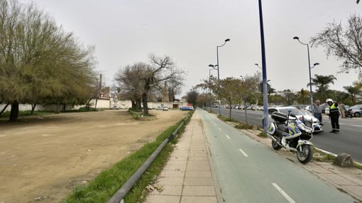 La Policía Local controla los aparcamientos junto al monasterio