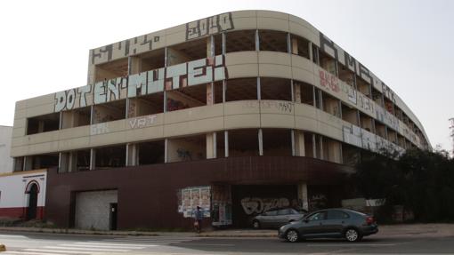 Bloque de oficinas abandonado de La Pañoleta