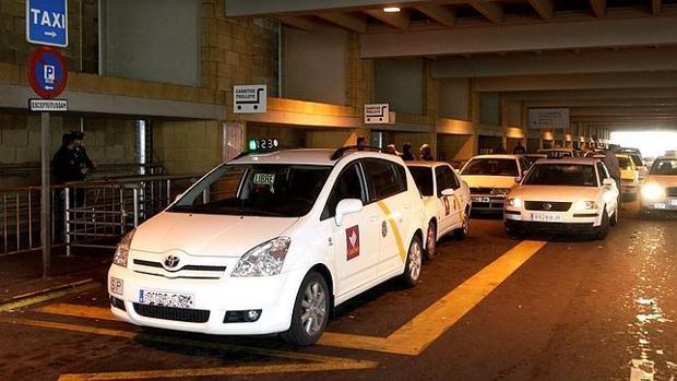 Taxis en el aeropuerto de Sevilla