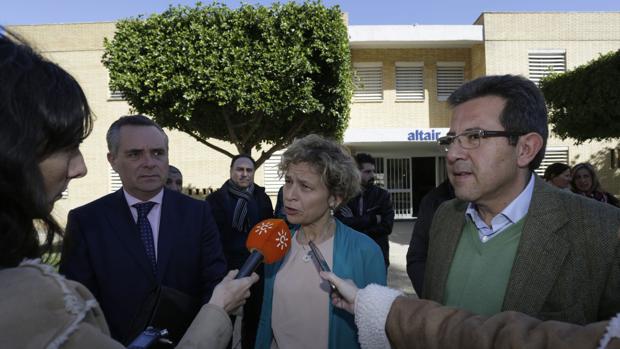 Los dirigentes populares Juan Bueno y Alberto Díaz, con Gemma García