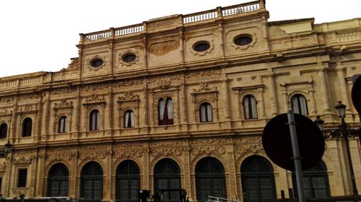 Fachada del Ayuntamiento en la plaza de San Francisco