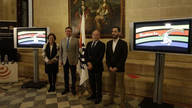 El alcalde de Sevilla, Juan Espadas, con los promotores del XXV aniversario de la Expo 92