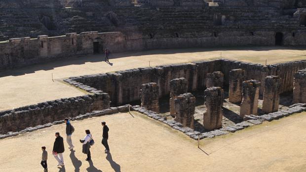 Vistas del anfiteatro de Itálica, donte tiene lugar una escena de la nueva temporada de «Juego de Tronos»
