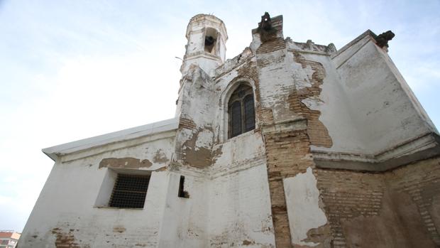 Iglesia de San Lázaro, con su campanario