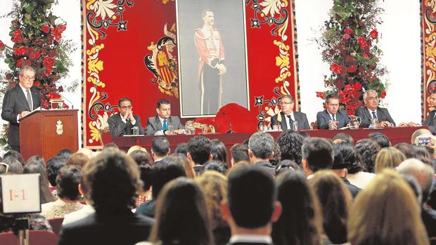 La Real Maestranza entrega los premios taurinos y universitarios