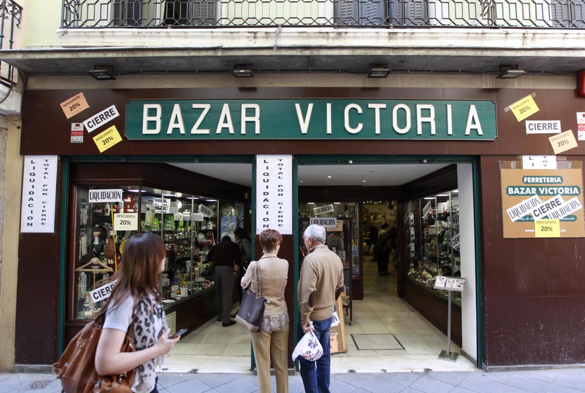 El Bazar Victoria ya luce el cartel de liquidación por cierre