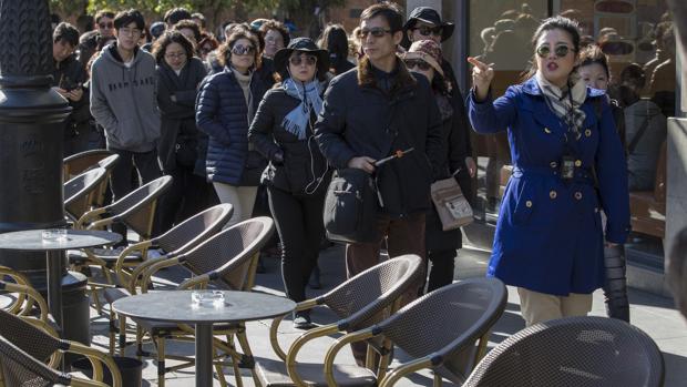 Zona de veladores en la Avenida de la Constitución