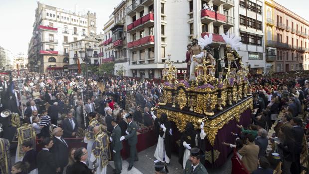 Ofrecían el falso alquiler de un balcón para ver la Semana Santa de Sevilla desde la plaza de La Campana