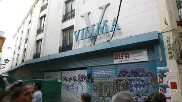 Edificio de Vilima, situado en la confluencia de las calles Lagar y Buiza y Mensaque