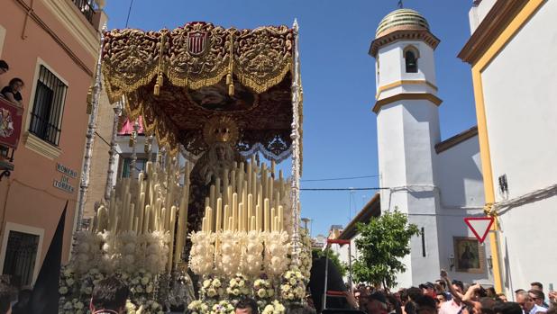 En vídeo: la salida de Santa Genoveva el Lunes Santo de 2017