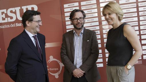 Ignacio Calderón, entre Fernando Seco y María de los Ángeles Roddríguez de Trujillo