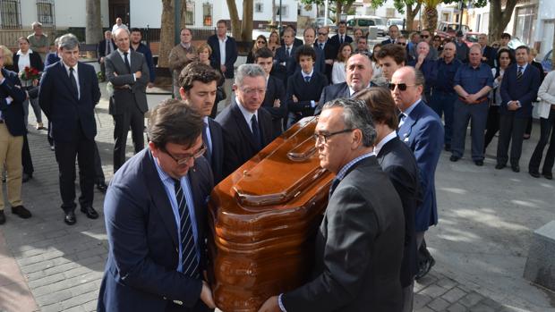 Familia y amigos despiden al exministro Utrera Molina en Velez Málaga