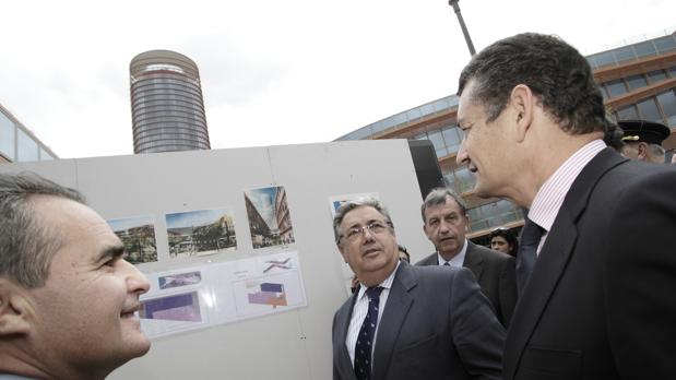 El ministro ha visitado este jueves las instalaciones que aún están en construcción en Torre Sevilla