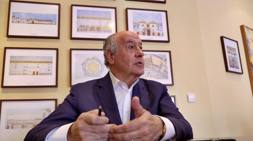 El empresario de la plaza de toros es también apoderado de Roca Rey y promotor inmobiliario