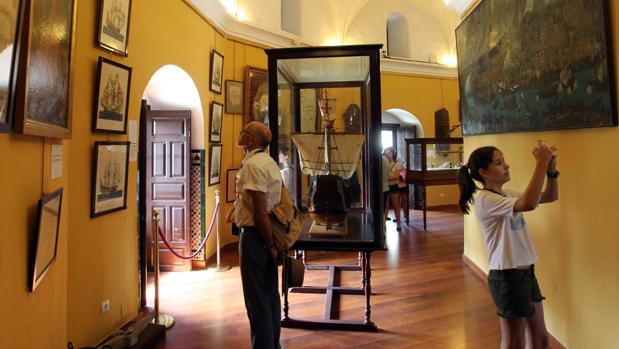 La Torre del Oro estrena una sala dedicada a la Armada