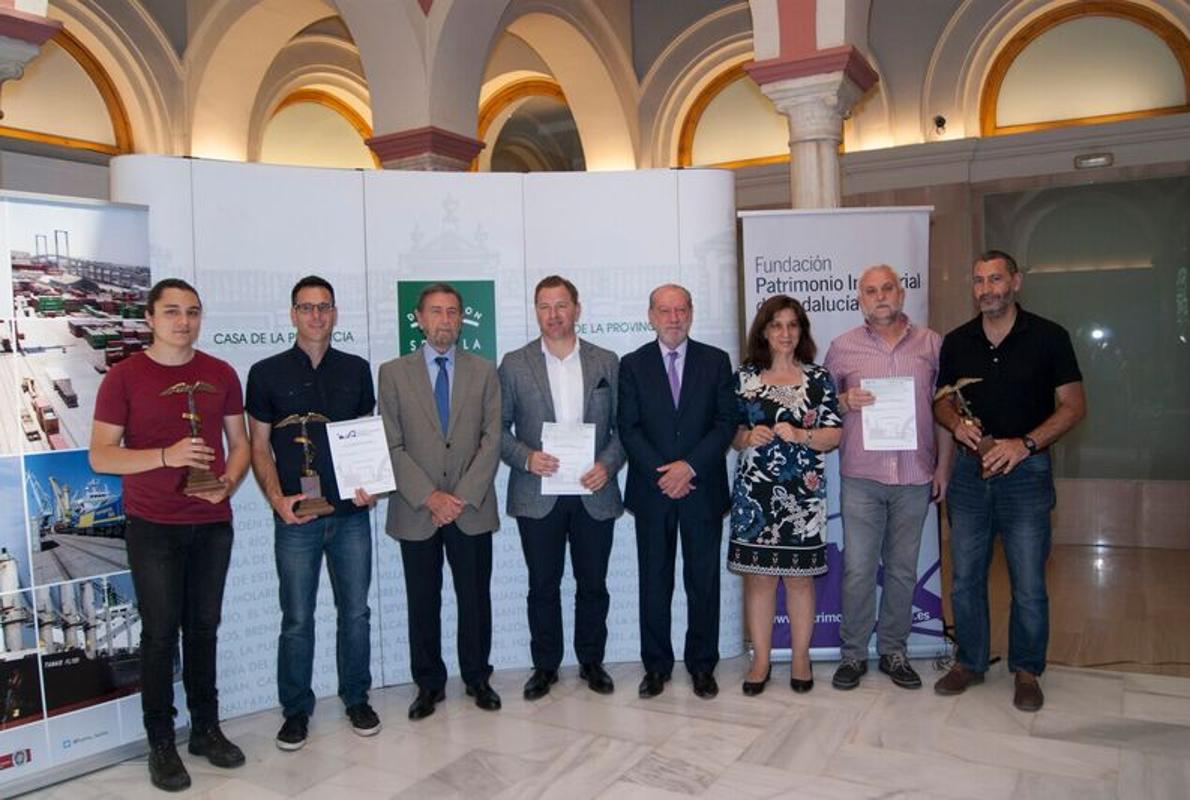 Foto de familia de la entrega de premios de Pintura sobre Patrimonio Industrial