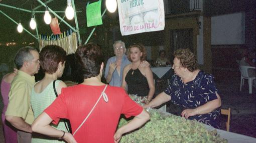 Carmela con su marido y su sobrina en La Velá de 2001