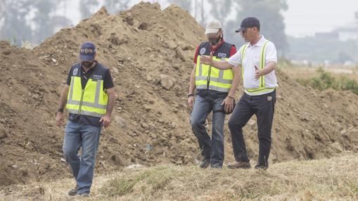 Agentes de la Policía Nacional trabajando en la búsqueda del cuerpo de Marta del Castillo