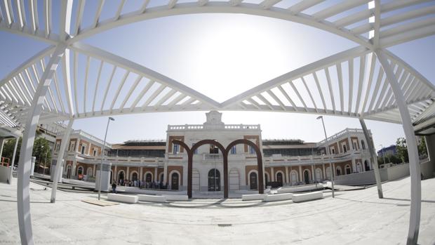 La estación de Cádiz reabre en una semana como mercado de la Puerta de la Carne