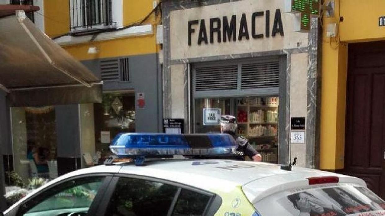 La farmacia asaltada en la Plaza de la Alfalfa de Sevilla