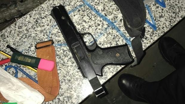 Sorprendido en un cajero de Sevilla con una pistola que usaba para «intimidar por si le intentaban robar»