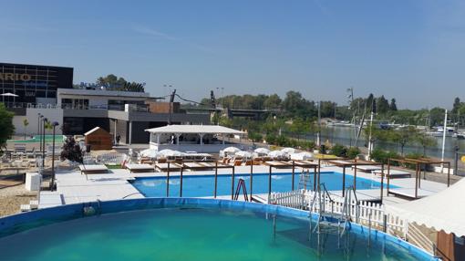 Piscinas instaladas en el Muelle de las Delicias