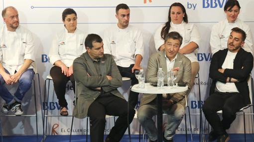 Los hermanos Roca durante el acto en el IES Heliópolis