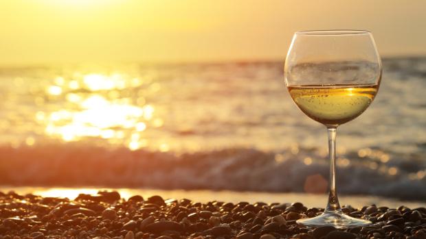 Dale sabor a tu verano con esta selección de vinos blancos de nuestra tierra