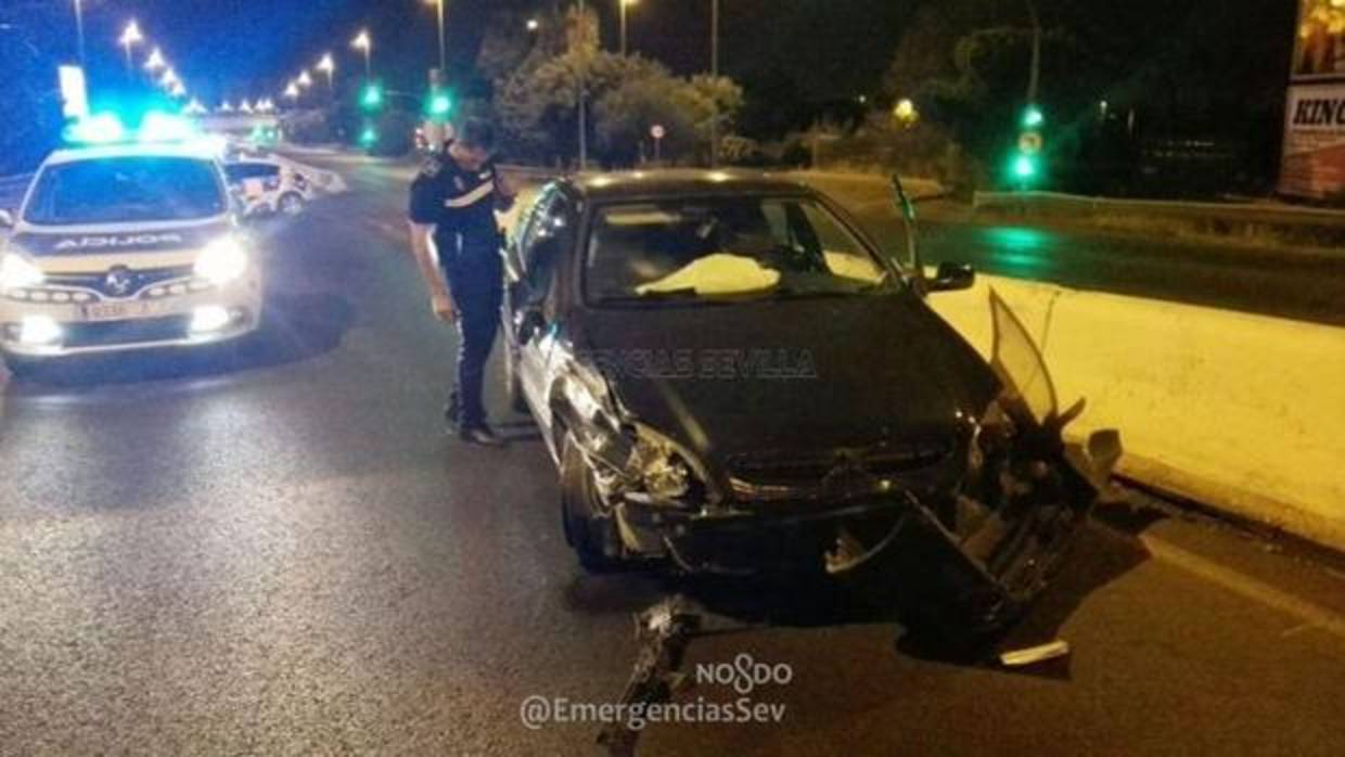 Estado del coche accidentado cuyo conductor ha sido detenido por conducir ebrio y sin el permiso