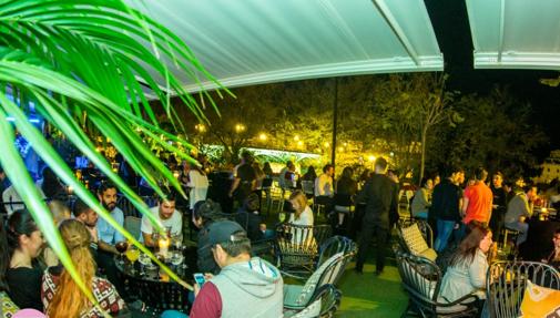 Imagen de la terraza del mercado del Barranco