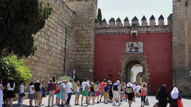 Acceso al Alcázar por la Puerta del León