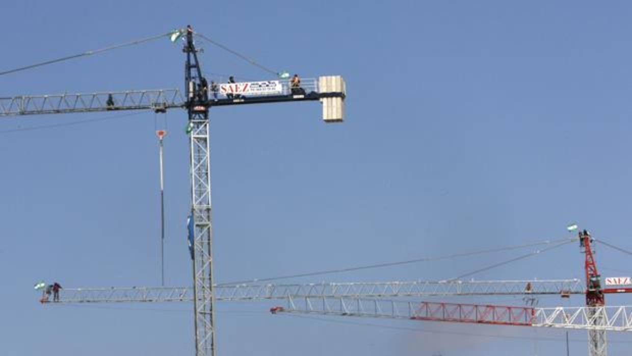 Dos grúas instaladas para la construcción de un edificio