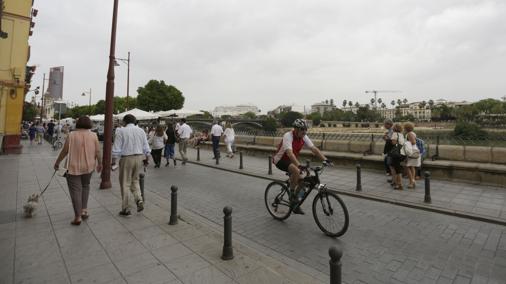 La calle Betis, sin vehículos