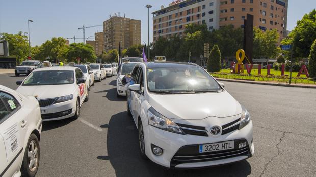 La huelga del taxi divide al sector pero deja Sevilla sin apenas servicio