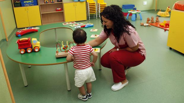 La Junta recorta a 30.000 familias sevillanas las ayudas que recibían para las escuelas infantiles