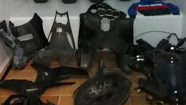 Tres detenidos por robar automóviles y motocicletas que desguazaban en Sevilla para vender sus piezas