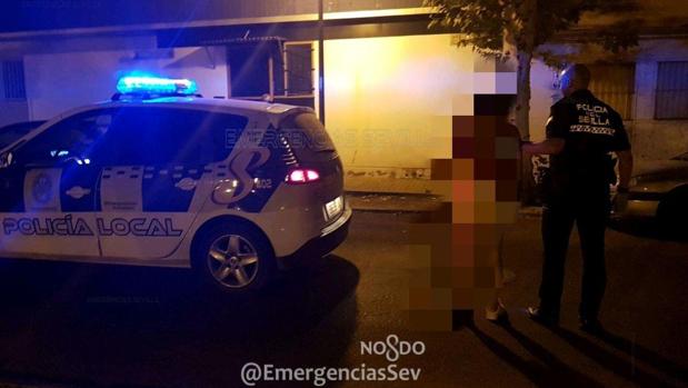 Agrede y amenaza con un cuchillo a su mujer en Sevilla